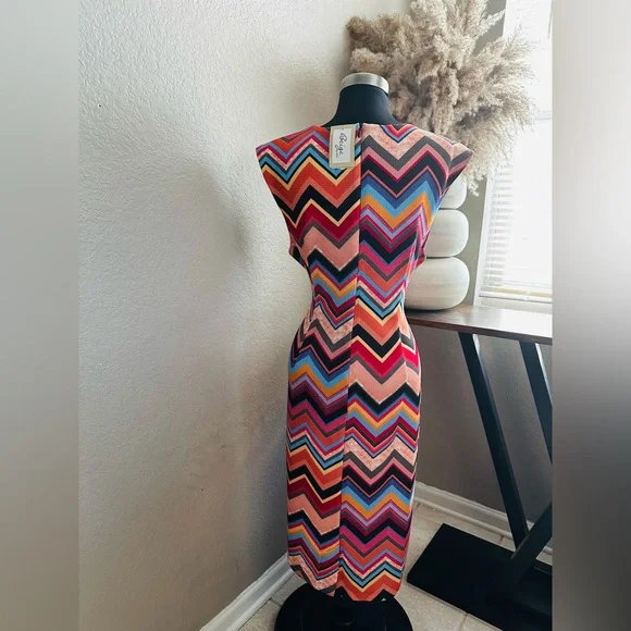 Beige by ECI Zig Zag Dress Size L NWT - Picture 3 of 3